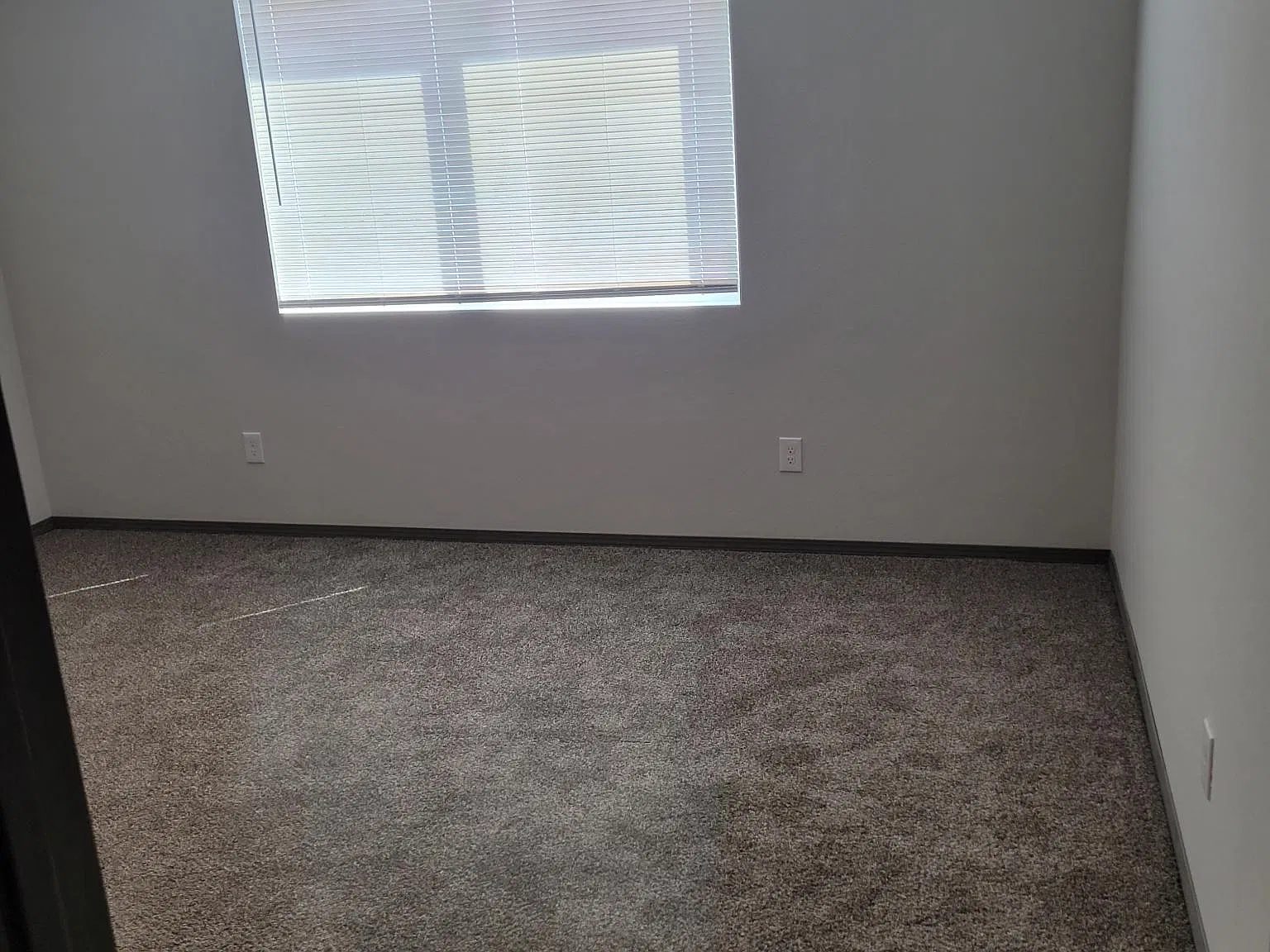 3 bed, 2.5 bath, 1418 sqft, $2,100 — Photo 4