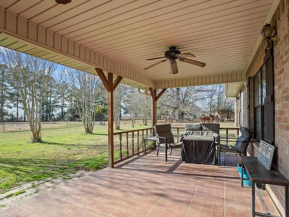 3rd image of 1125 County Road 1515