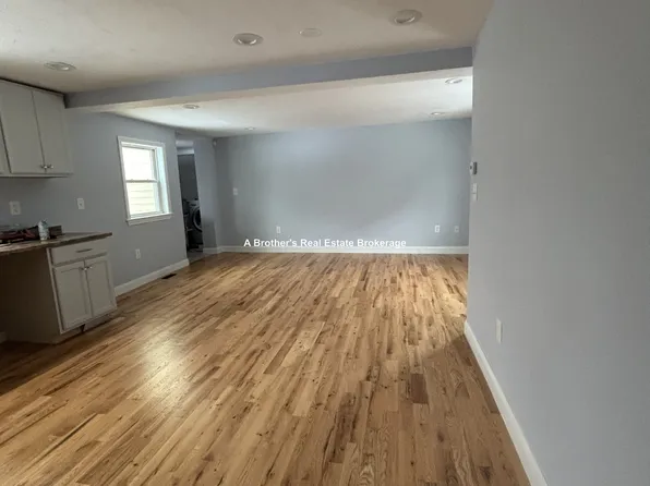 15 Buckingham St #A, Hyde Park, MA 02136