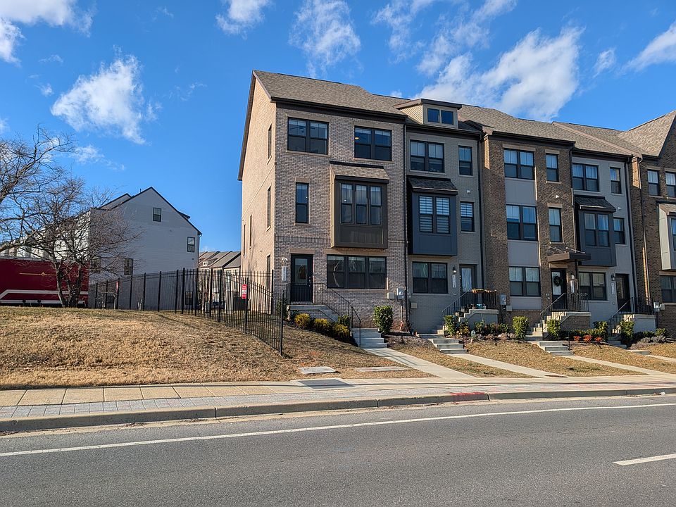Come see this beautiful townhouse in Hyattsville!