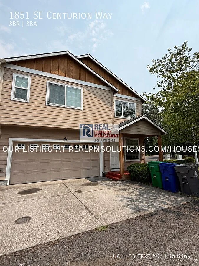 Welcome Home to Comfort and Space! — Photo 3