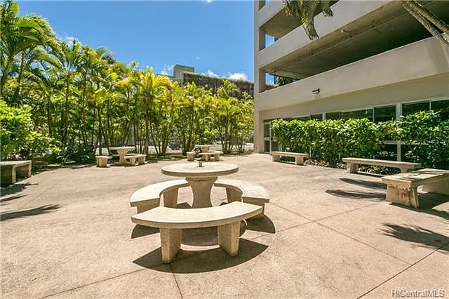 1133 Waimanu St #403 — Photo 12