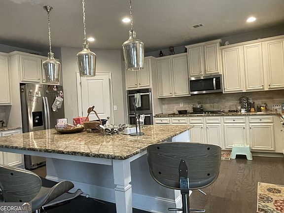 3rd image of 615 Birkdale Dr