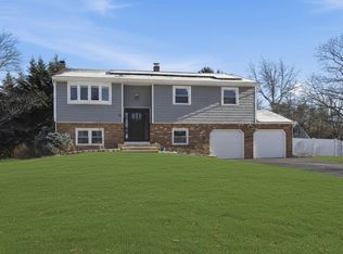 13 Monticello Dr, Howell, NJ 07731