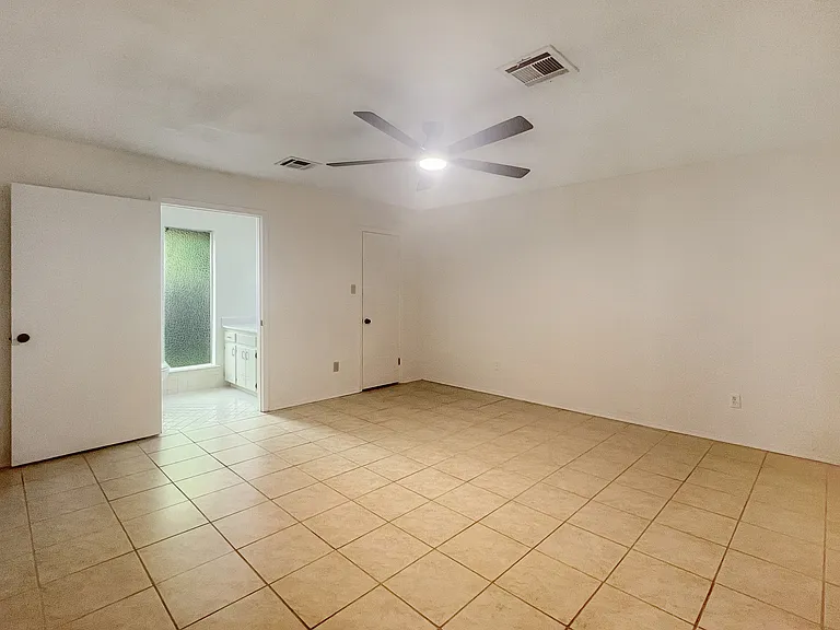 2604 NE Garden Ln — Photo 15
