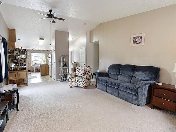 5th image of 13810 NE 89th Cir