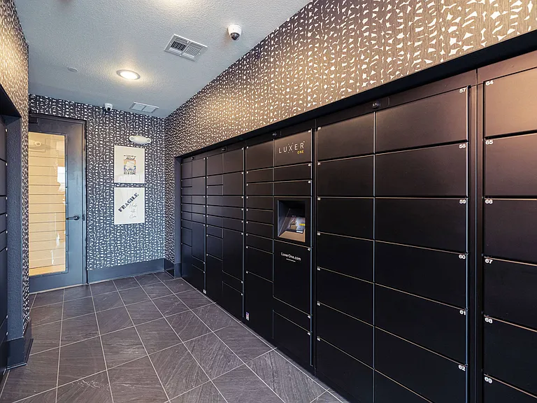 24/7 Luxer Package Lockers