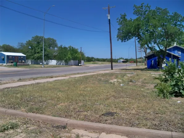 502 E Walnut St, Coleman, TX 76834