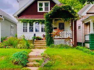 2017 S 72nd St, West Allis, WI 53219
