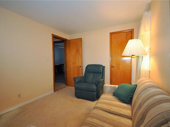 4th image of 26 Benson Dr
