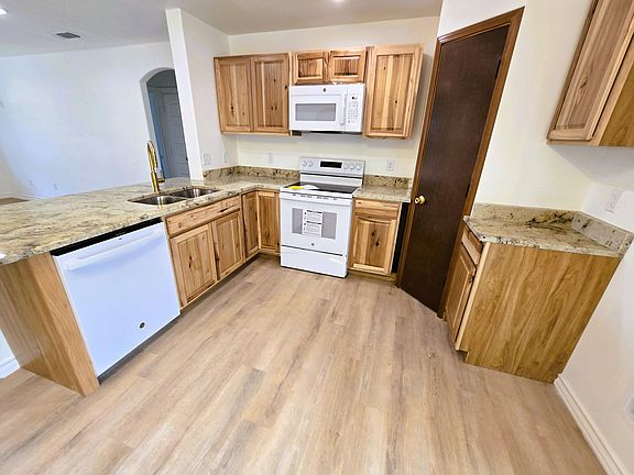 5th image of 430 E 45th St
