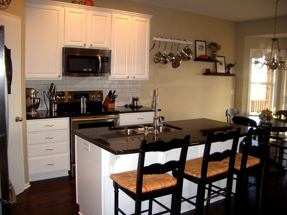 2nd image of 1195 Macey Way