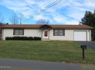 40 Garnet St, Peterstown, WV 24963
