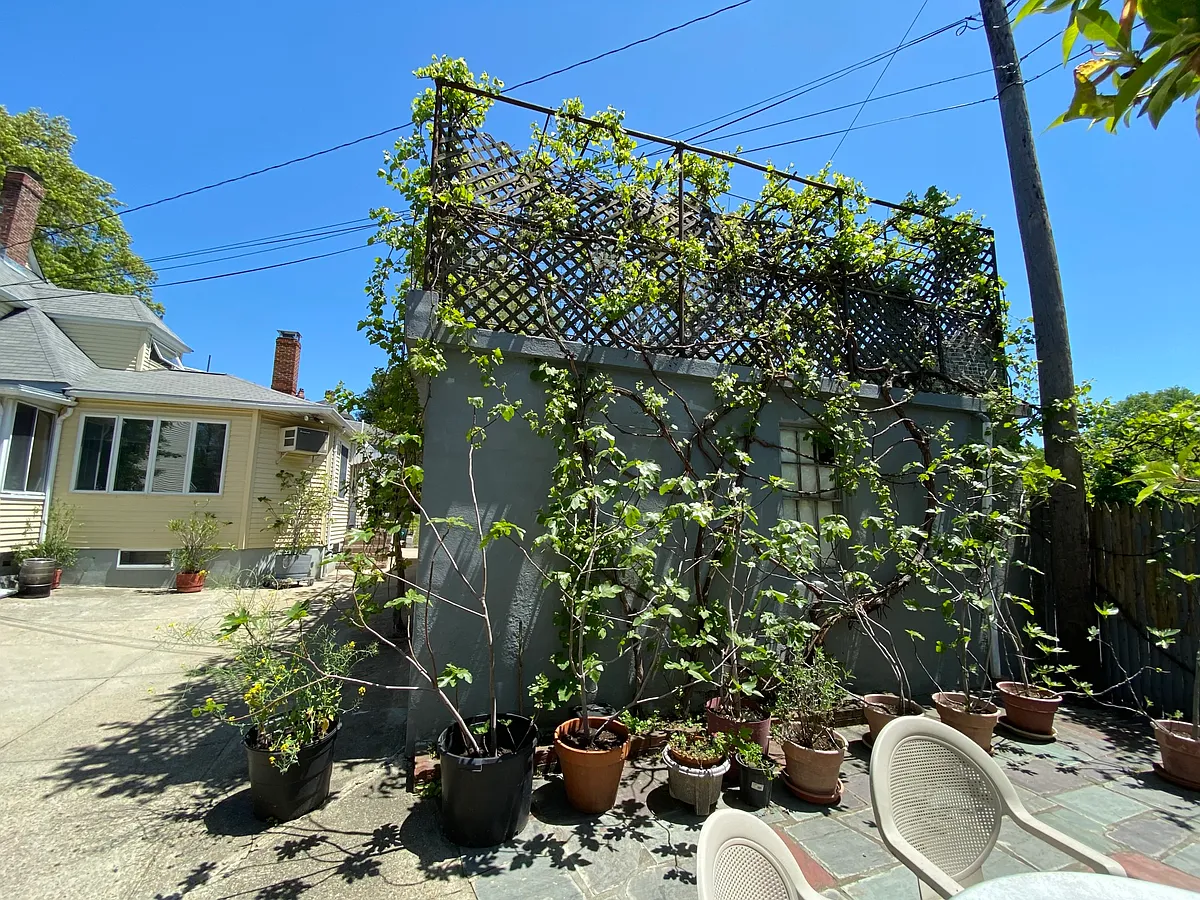 Building Photo - 211 Holland St #2R