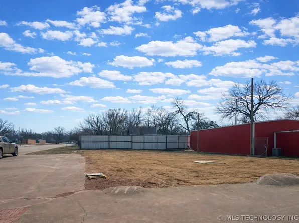 301 W 12th St, Ada, OK 74820