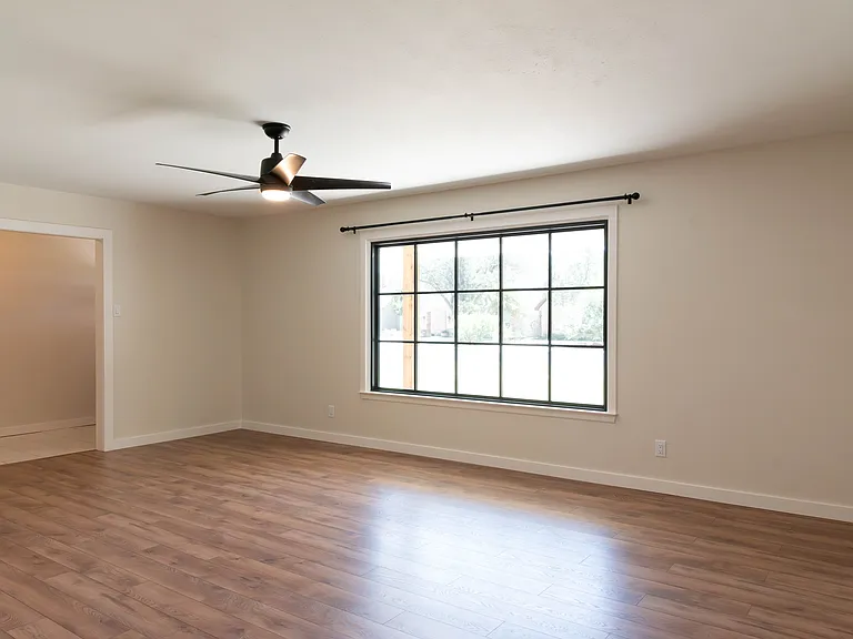 2504 Sinclair Ave — Photo 9
