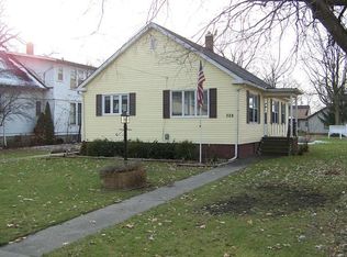 328 S Center St, Forrest, IL 61741