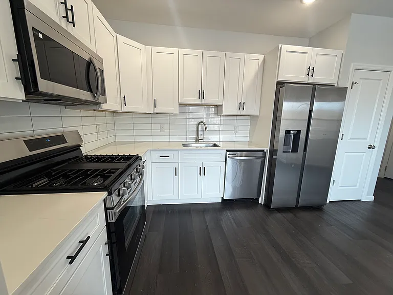 207 Redwood Ave #205 — Photo 8