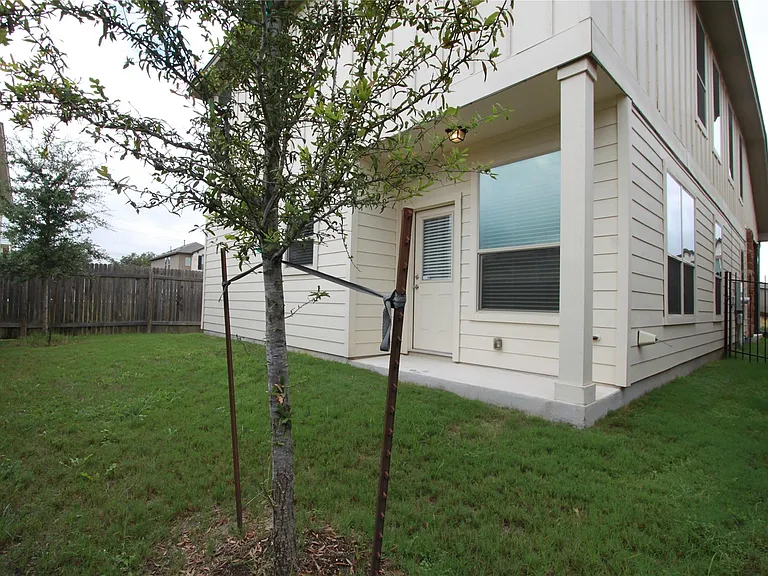 9304 Lost Bridge Ln — Photo 33