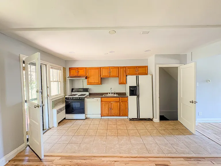 1031 E Lake Ave — Photo 5