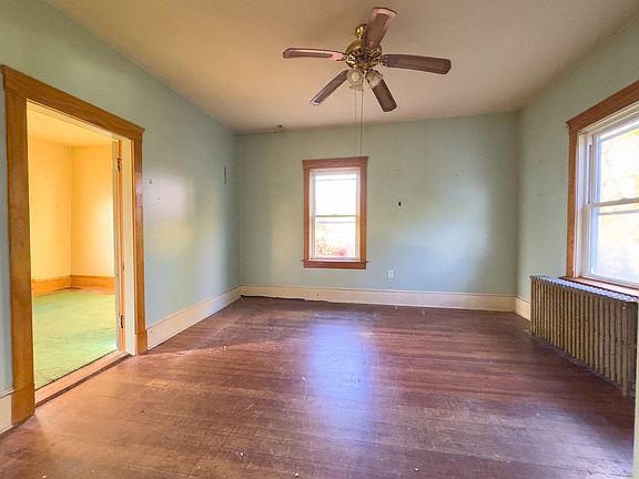 3rd image of 16 Ash St