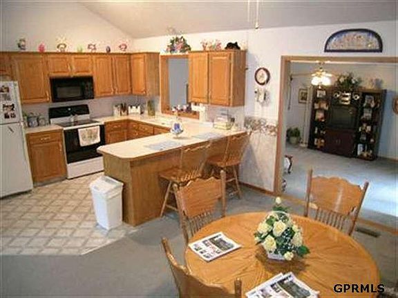 2nd image of 403 E Douglas St