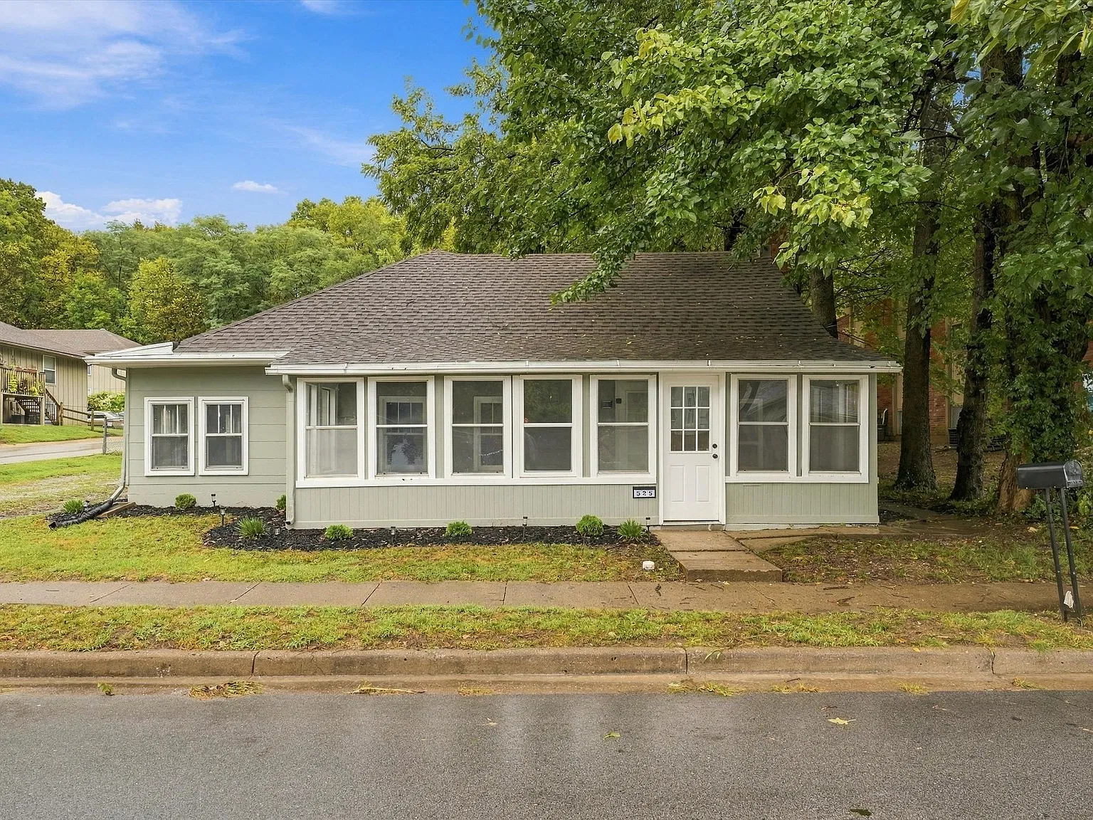 Charming 3 Bedroom Near Liberty Square — Photo 2