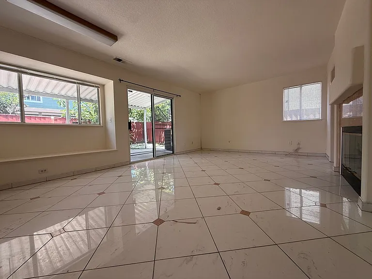 581 Hellyer Ave — Photo 11