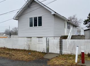 154 Fox Ln, Staten Island, NY 10306
