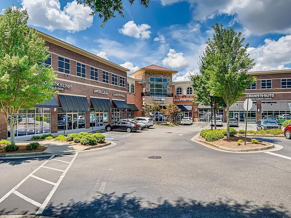 Food & gym nearby