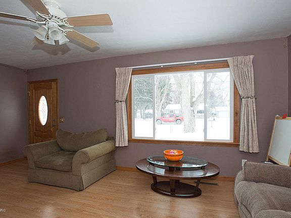 3rd image of 239 Lois Dr
