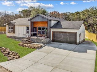 1008 Comanche Cove Dr, Granbury, TX 76048