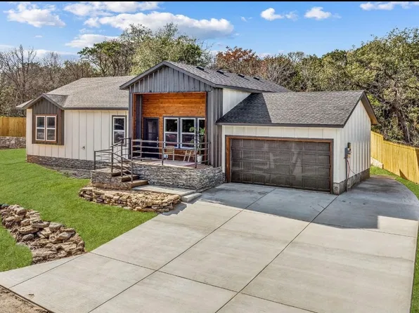 1008 Comanche Cove Dr, Granbury, TX 76048