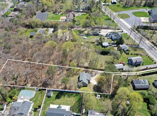 99A Ponquogue Ave, Hampton Bays, NY 11946