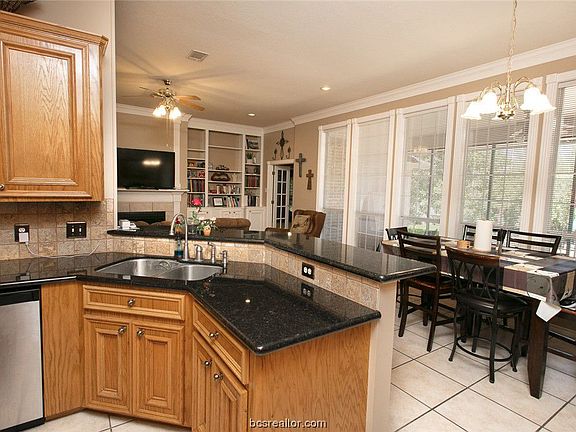 5th image of 9307 Chadwick Ln