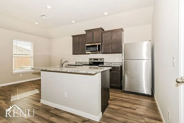 3 bed, 2.0 bath, 1692 sqft, $1,595 — Photo 4