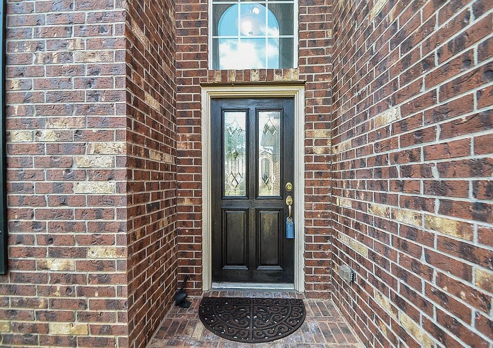 1st image of 1927 Hawthorne Brook Ln