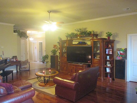 4th image of 517 SW 157th St