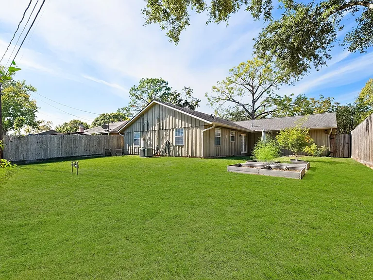 8729 Dunlap St — Photo 15