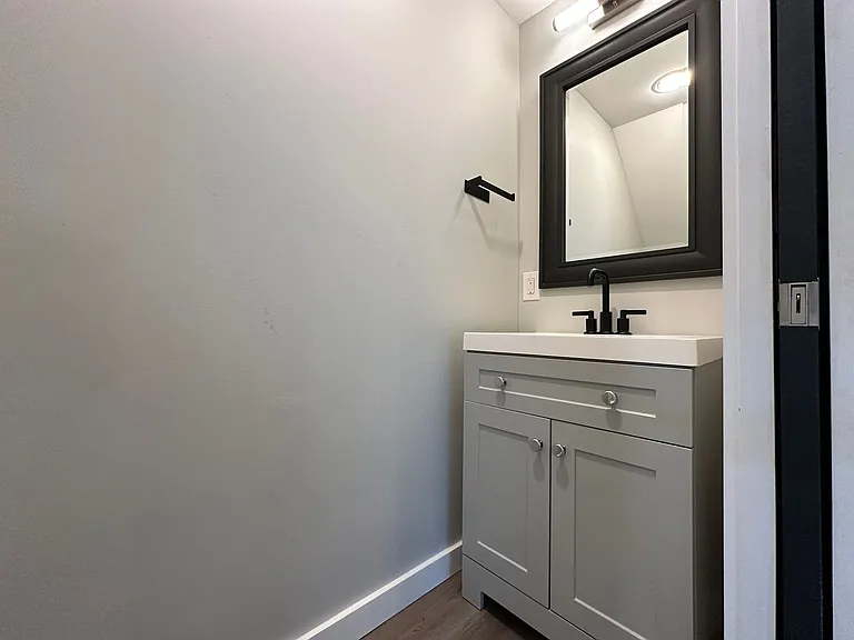 141 Hughes St — Photo 22