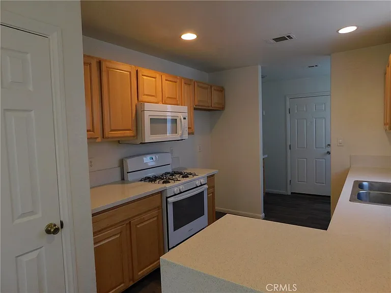 8312 Tamarack Ave — Photo 9