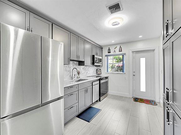 3rd image of 230 NW 52nd Court