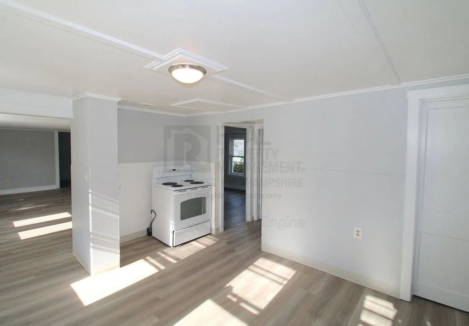 3 bed, 1.0 bath, 1130 sqft, $1,850 — Photo 2
