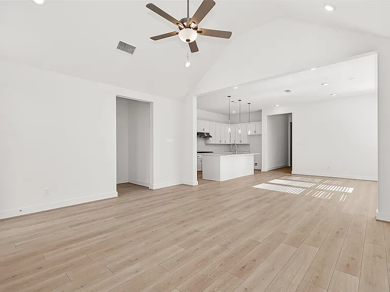 4916 Northern Woods Dr — Photo 10