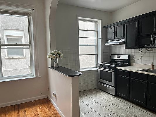 2nd image of 2115 35th St #2