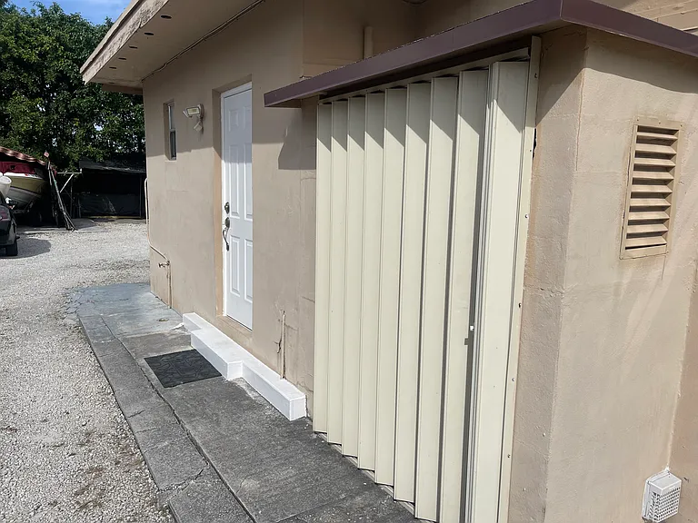 1075 W 23rd St #1 — Photo 1