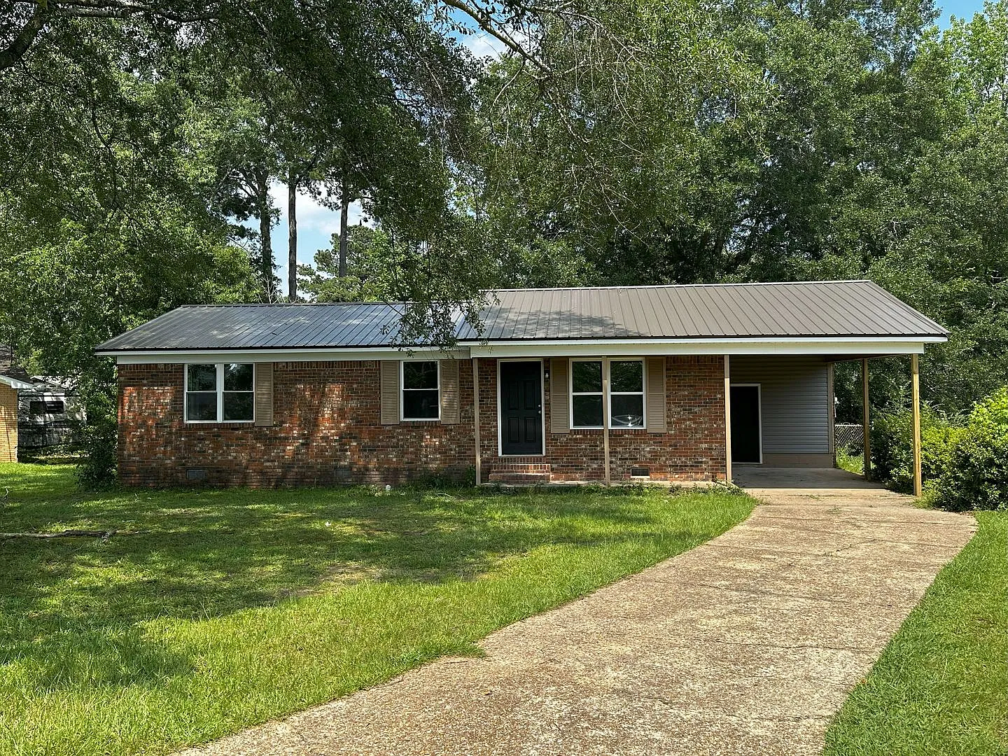 3 Bedroom 1 Bath Home — Photo 1