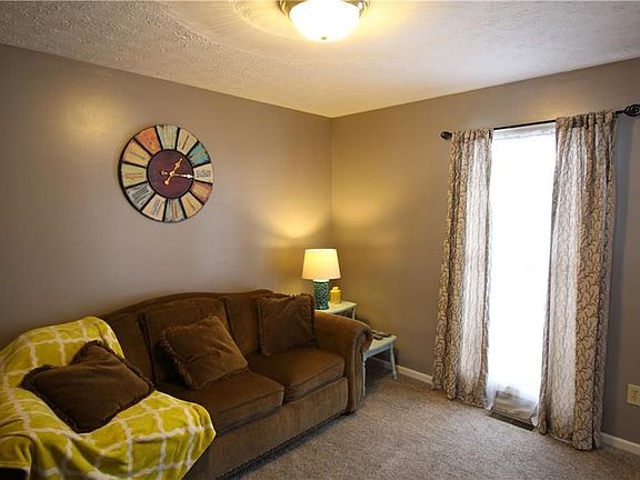 3rd image of 264 Meadowcreek Dr