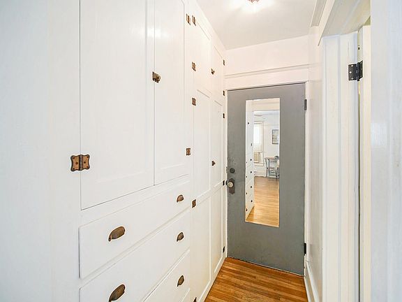 4th image of 1519 F St APT 3
