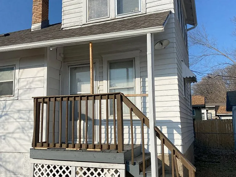 2080 SW Washburn Ave — Photo 4